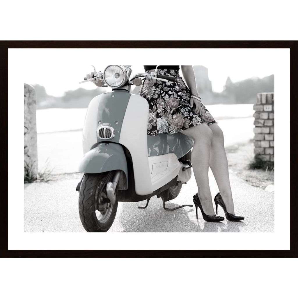 Lady With Moped Affiche