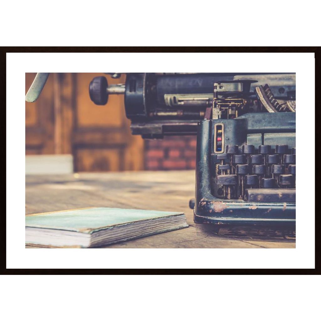 Vintage Typewriter And Book Plakát